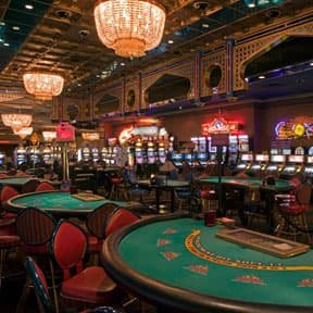 Meja Live Casino ANC33 dengan dealer profesional siap melayani pemain Indonesia